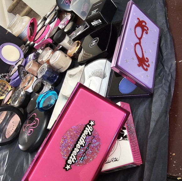 Tons of mac makeup price js for whole lot - Picture 5 of 6